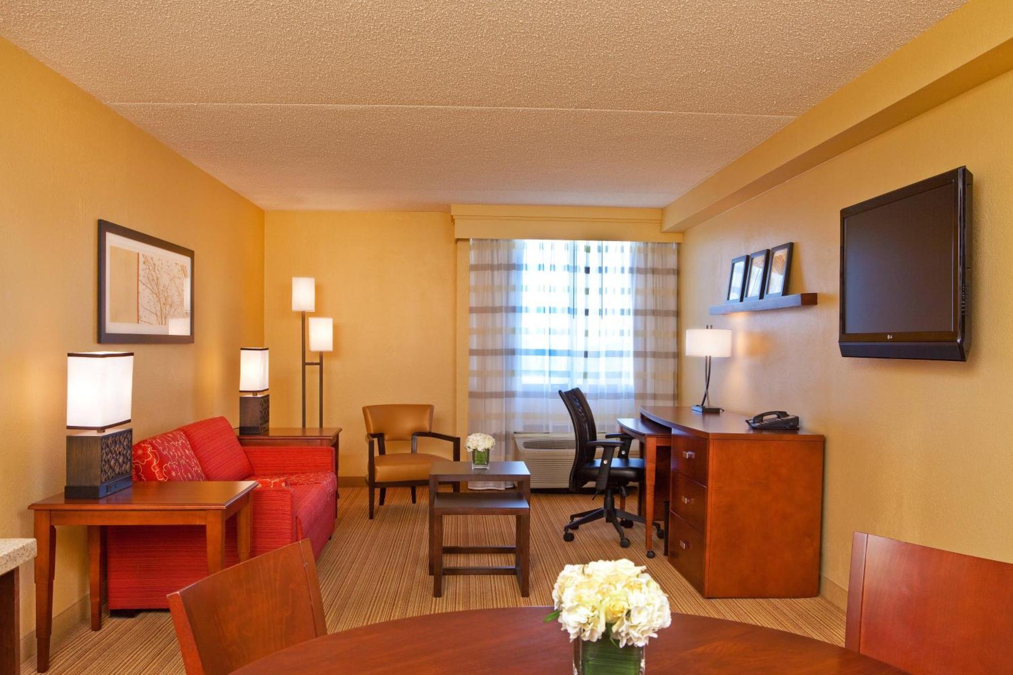 Courtyard By Marriott Alexandria Pentagon South Hotel Buitenkant foto