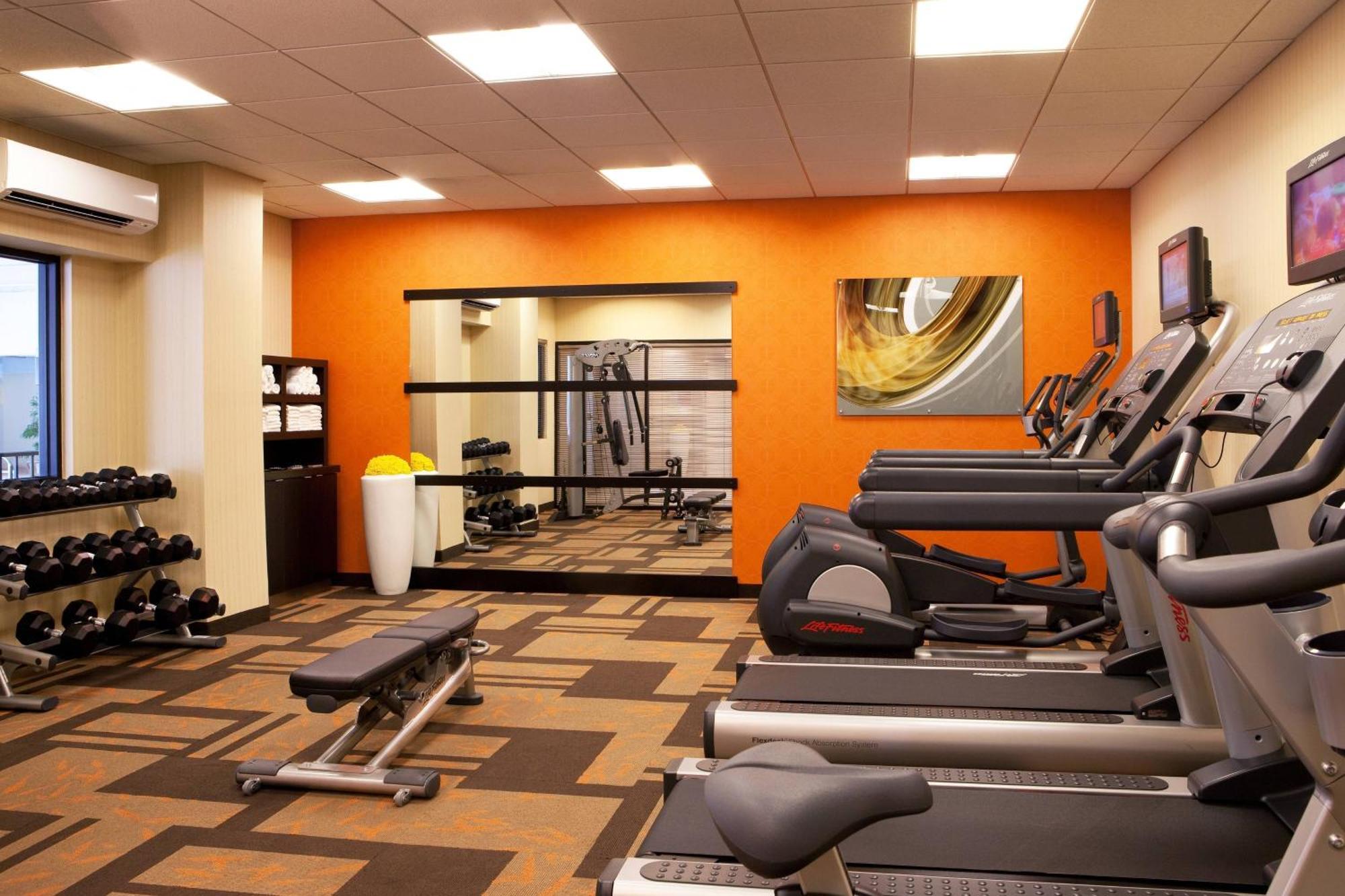 Courtyard By Marriott Alexandria Pentagon South Hotel Buitenkant foto