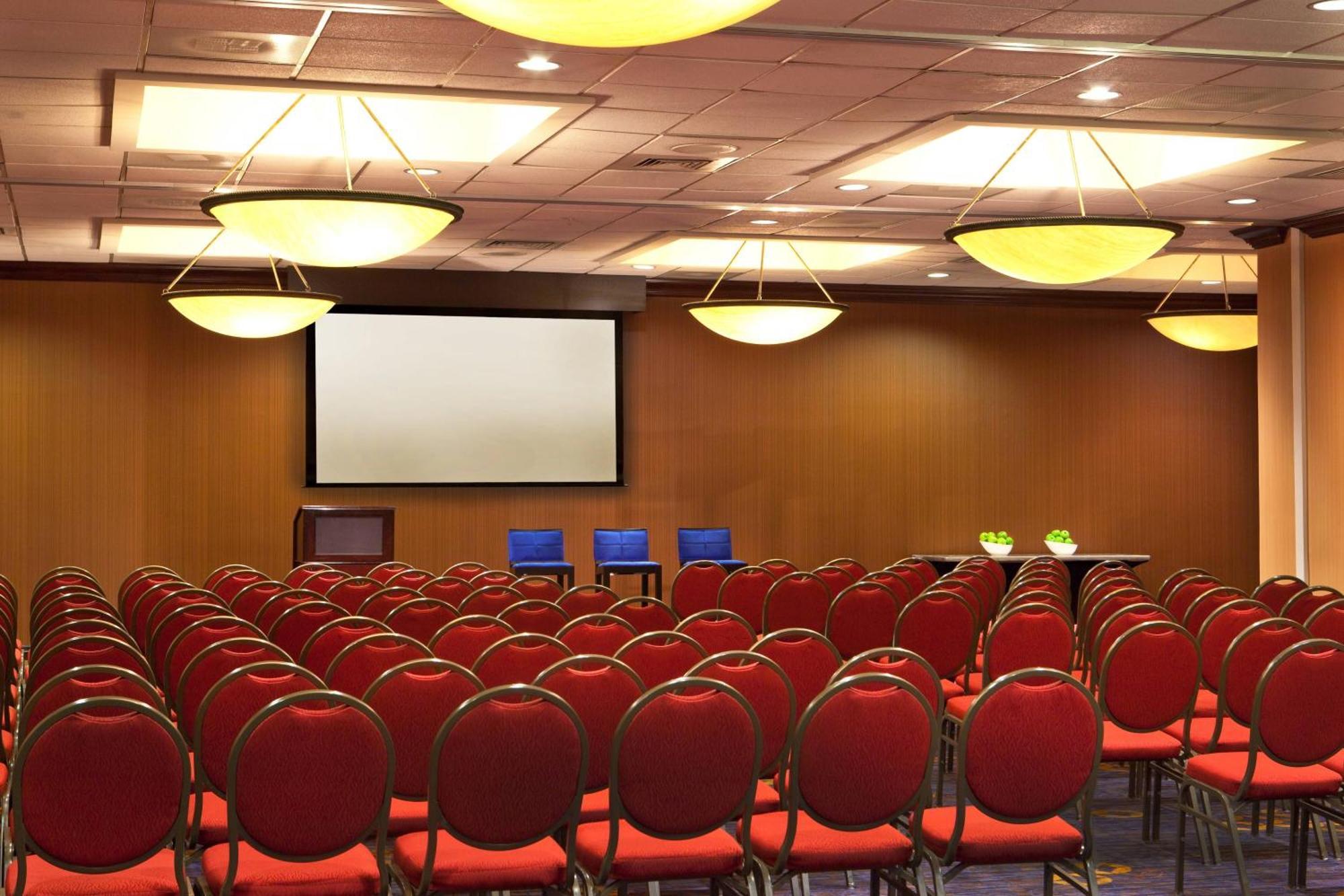Courtyard By Marriott Alexandria Pentagon South Hotel Buitenkant foto