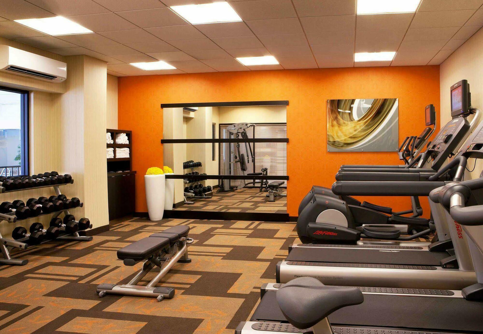 Courtyard By Marriott Alexandria Pentagon South Hotel Buitenkant foto